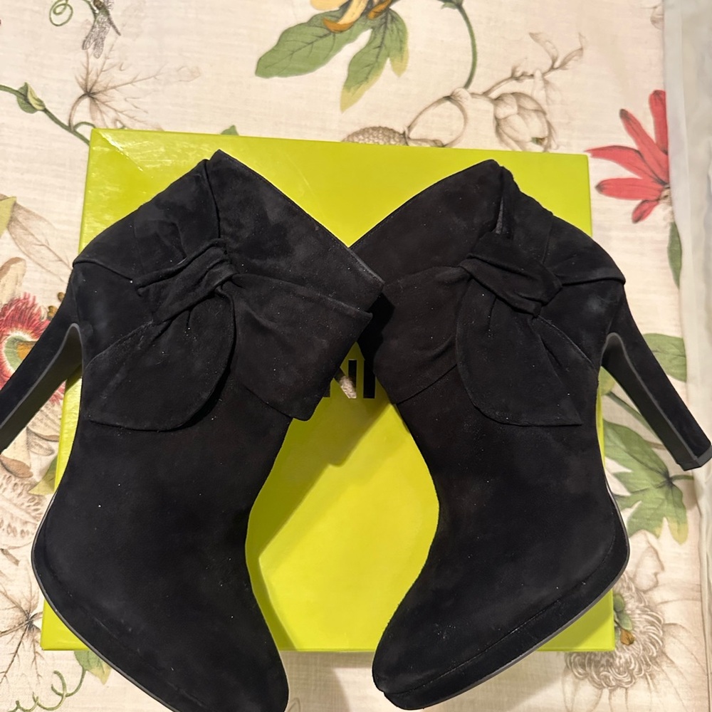 Gianni Bini black suede booties size 8.5 EUC